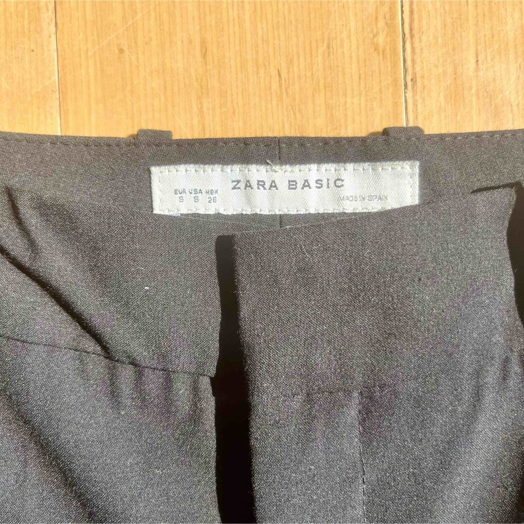 ZARA(ザラ)の【未使用タグ無】ZARA BASIC ブラック ショートパンツ レディースのパンツ(ショートパンツ)の商品写真