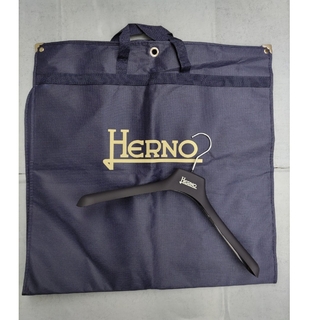 ヘルノ(HERNO)の【新品非売品】HERNO(ヘルノ)　ガーメントカバー&ハンガーセット(ダウンジャケット)