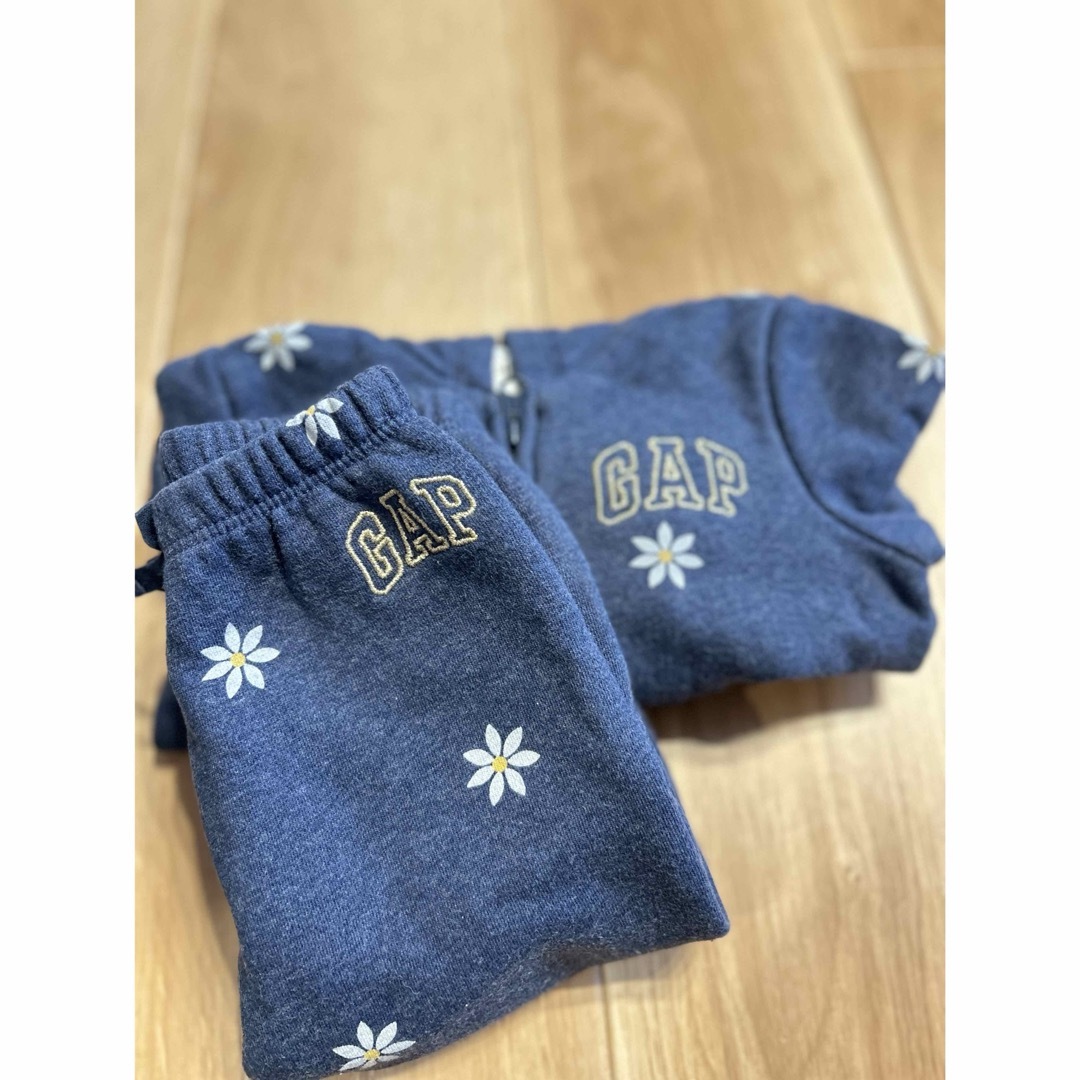 babyGAP(ベビーギャップ)のgap ベビー　上下セット　花柄　セットアップ　ネイビー キッズ/ベビー/マタニティのベビー服(~85cm)(その他)の商品写真