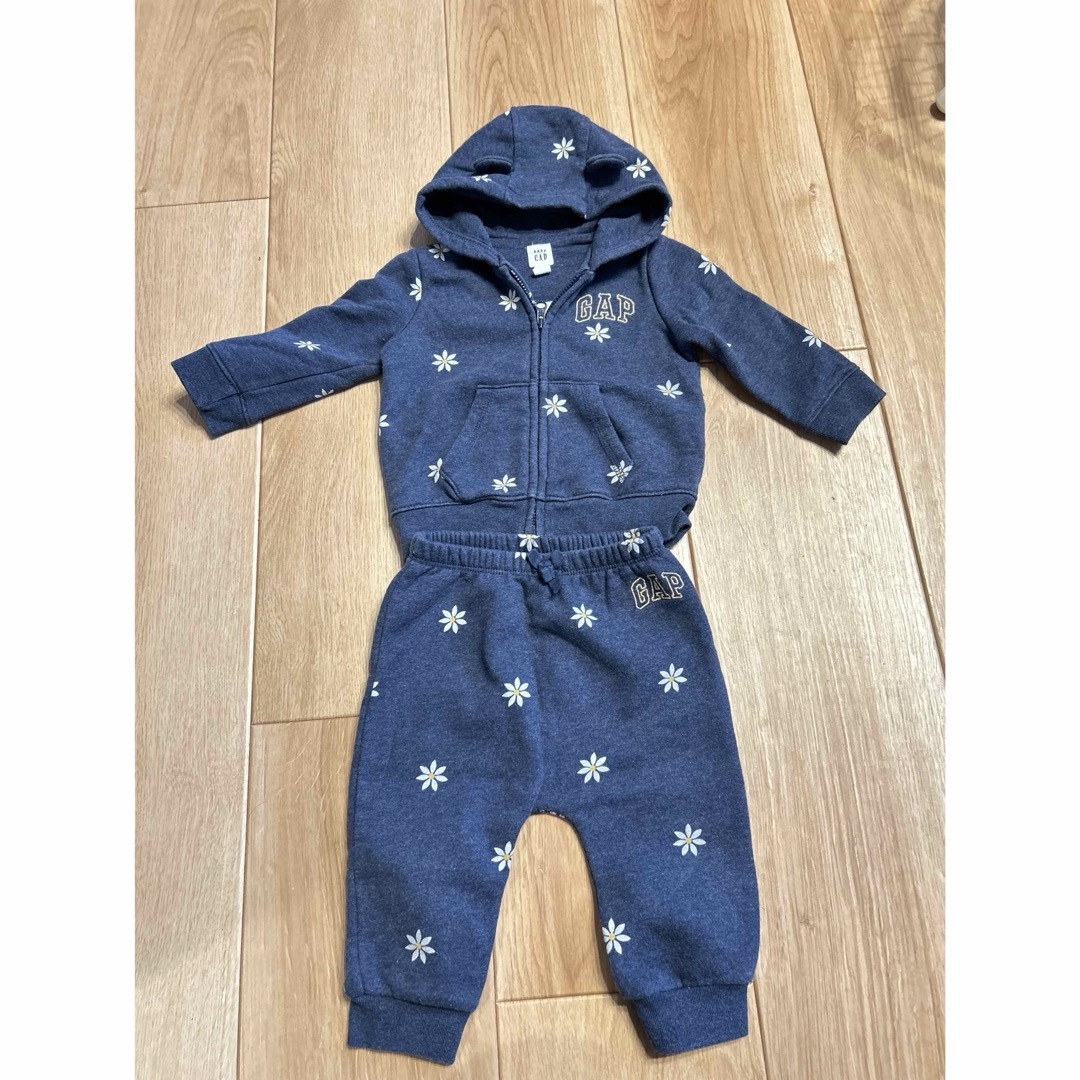 babyGAP(ベビーギャップ)のgap ベビー　上下セット　花柄　セットアップ　ネイビー キッズ/ベビー/マタニティのベビー服(~85cm)(その他)の商品写真