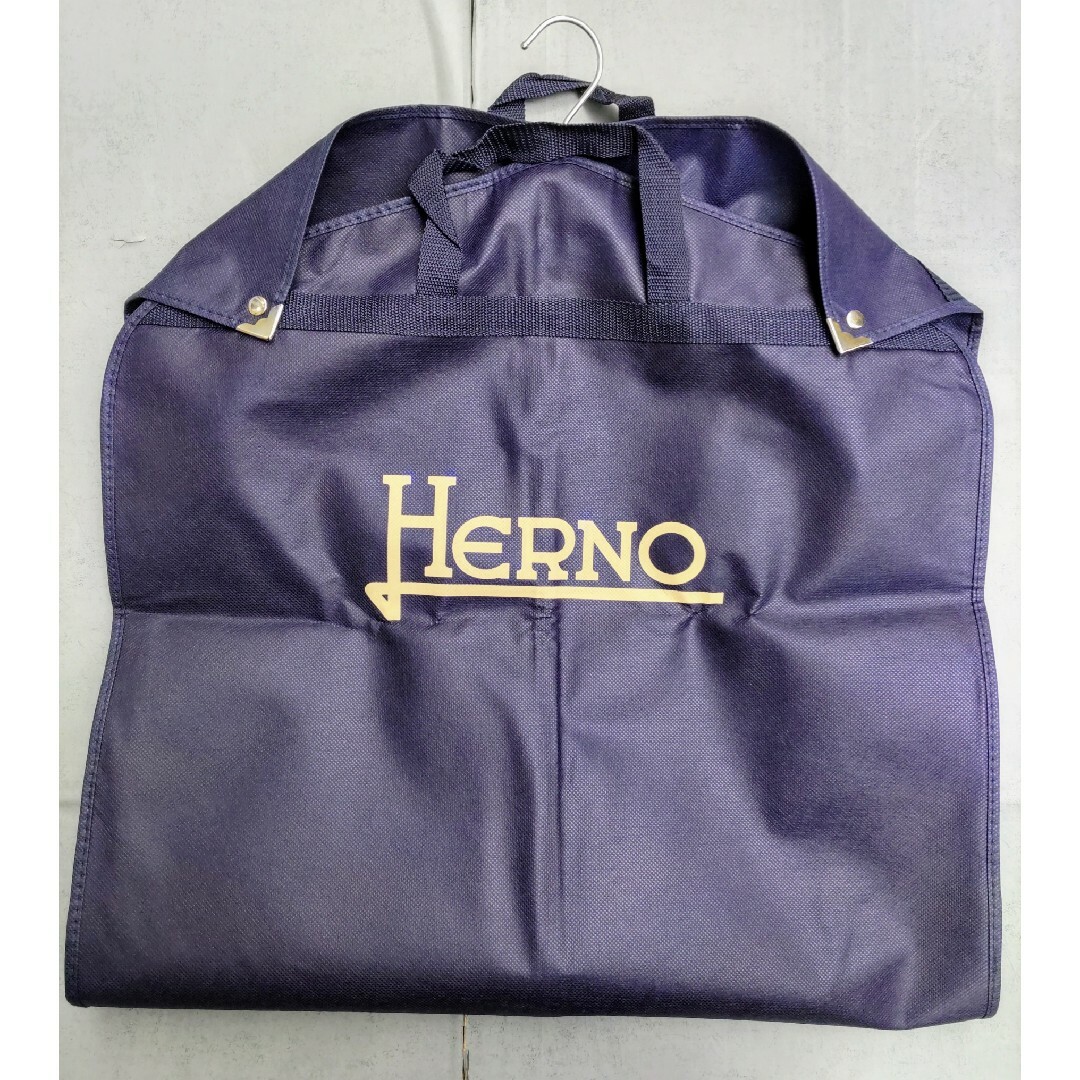 HERNO(ヘルノ)の【新品非売品】HERNO(ヘルノ)　ガーメントカバー&ハンガーセット レディースのジャケット/アウター(ダウンジャケット)の商品写真