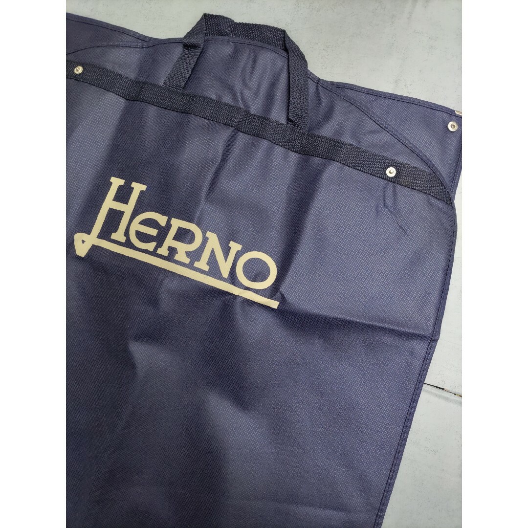 HERNO(ヘルノ)の【新品非売品】HERNO(ヘルノ)　ガーメントカバー&ハンガーセット レディースのジャケット/アウター(ダウンジャケット)の商品写真