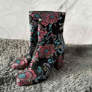 スティーブマデン(Steve Madden)のSTEVE MADDEN  スティーブマデン　ブーツ　華やか　花柄(ブーツ)