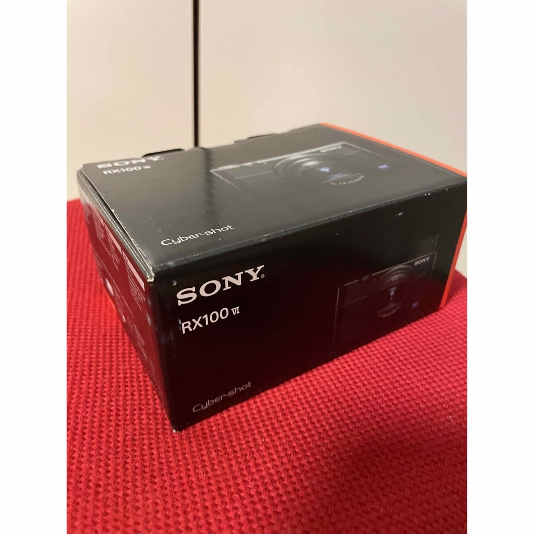 新品未開封　SONY Cyber−Shot RX DSC-RX100M6 スマホ/家電/カメラのカメラ(コンパクトデジタルカメラ)の商品写真