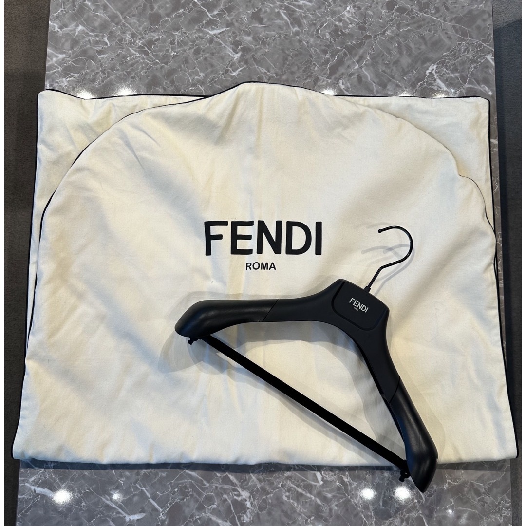 FENDI(フェンディ)のFENDI フォックスファー　ショートジャケット(定価約120万円 レディースのジャケット/アウター(毛皮/ファーコート)の商品写真