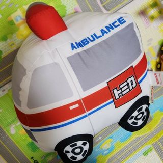 トミカ　特大サイズぬいぐるみ　救急車(ぬいぐるみ)