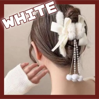 ヘアクリップ  もこもこ  髪飾り  ホワイト  韓国風  冬  ファー  甘め(バレッタ/ヘアクリップ)