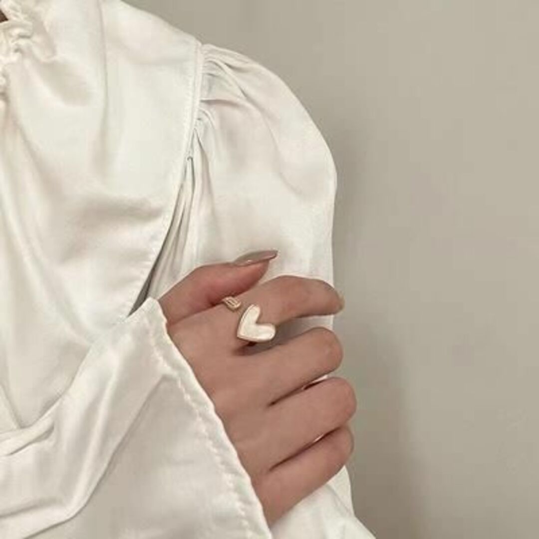 【新作】ホワイトハート　リング　高級　シンプル　可愛い　大人　シルバー　ホワイト レディースのアクセサリー(リング(指輪))の商品写真