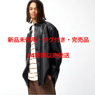 ジーユー(GU)のGU フェイクレザーオーバーサイズシャツ(長袖) Lサイズ ブラック(シャツ)