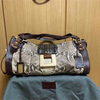 エルゴベビー(Ergobaby)のEMBRACE(エンブレイス）パイソン&クロコダイル　ボストンＢＡＧ！(ボストンバッグ)