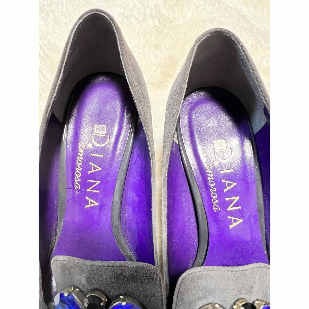 DIANA(ダイアナ)のDIANAパンプススウェードグレー宝飾品付き レディースの靴/シューズ(ハイヒール/パンプス)の商品写真