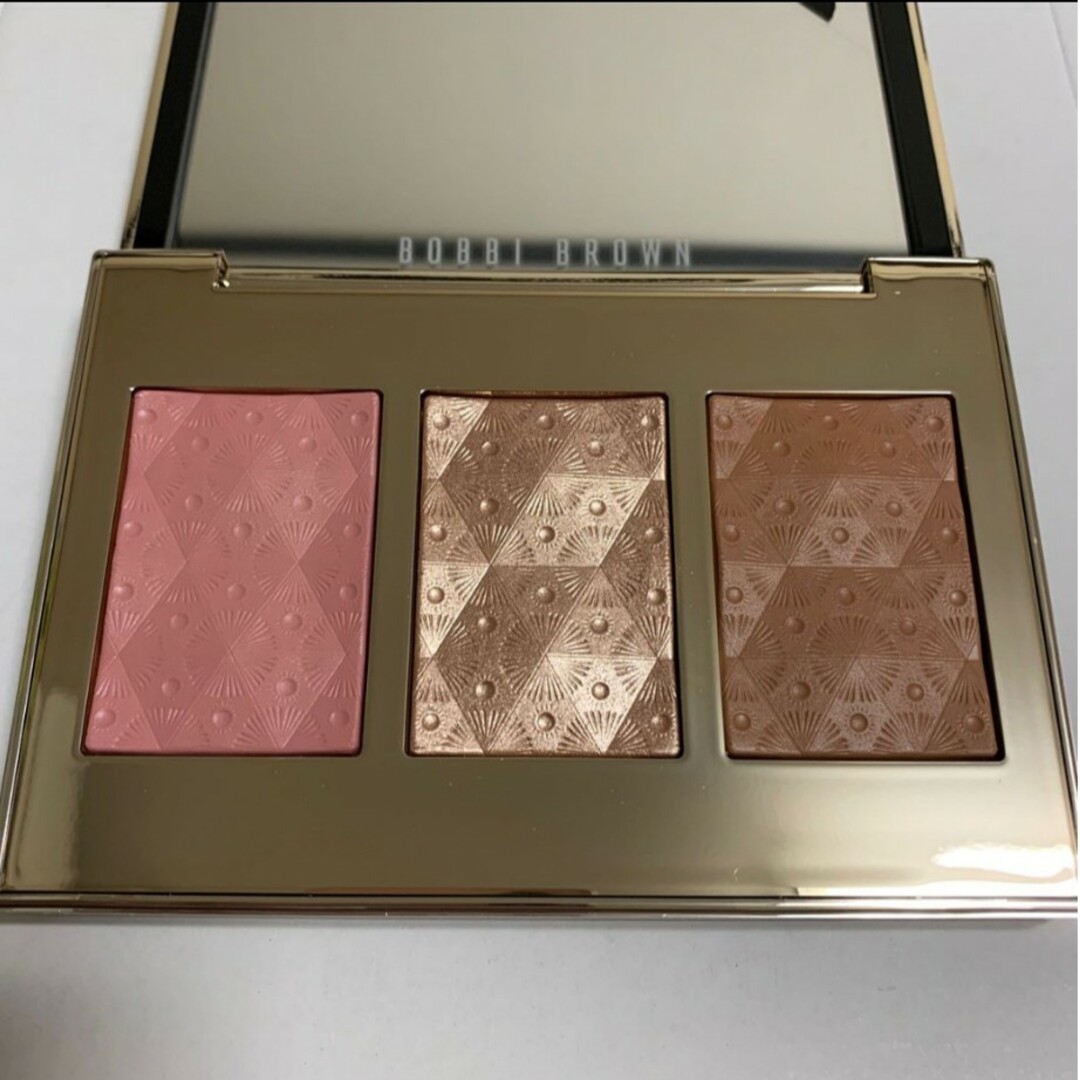 BOBBI BROWN(ボビイブラウン)のボビイブラウン　リュクス　チーク＆ハイライト　パレット　チークカラー コスメ/美容のベースメイク/化粧品(チーク)の商品写真