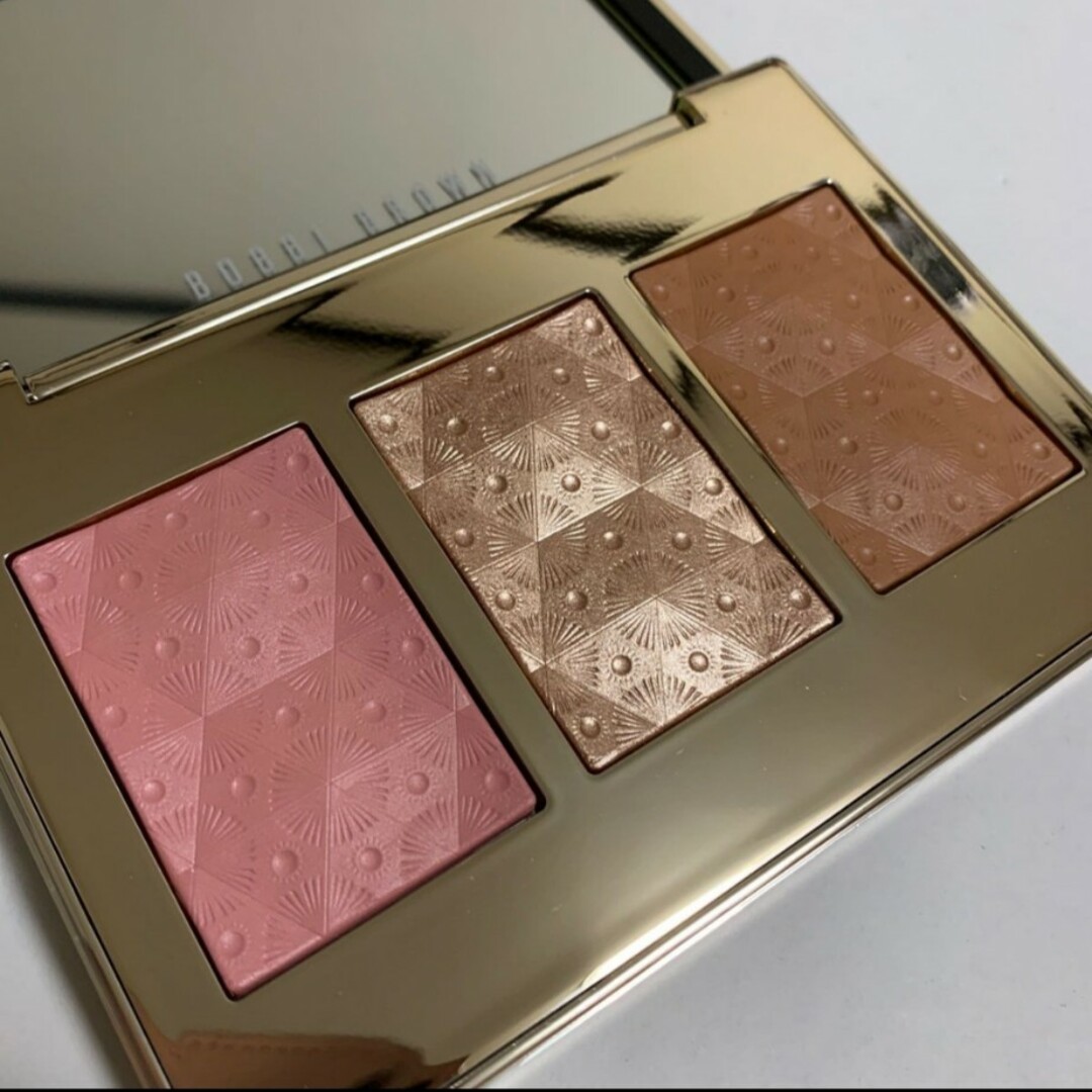 BOBBI BROWN(ボビイブラウン)のボビイブラウン　リュクス　チーク＆ハイライト　パレット　チークカラー コスメ/美容のベースメイク/化粧品(チーク)の商品写真