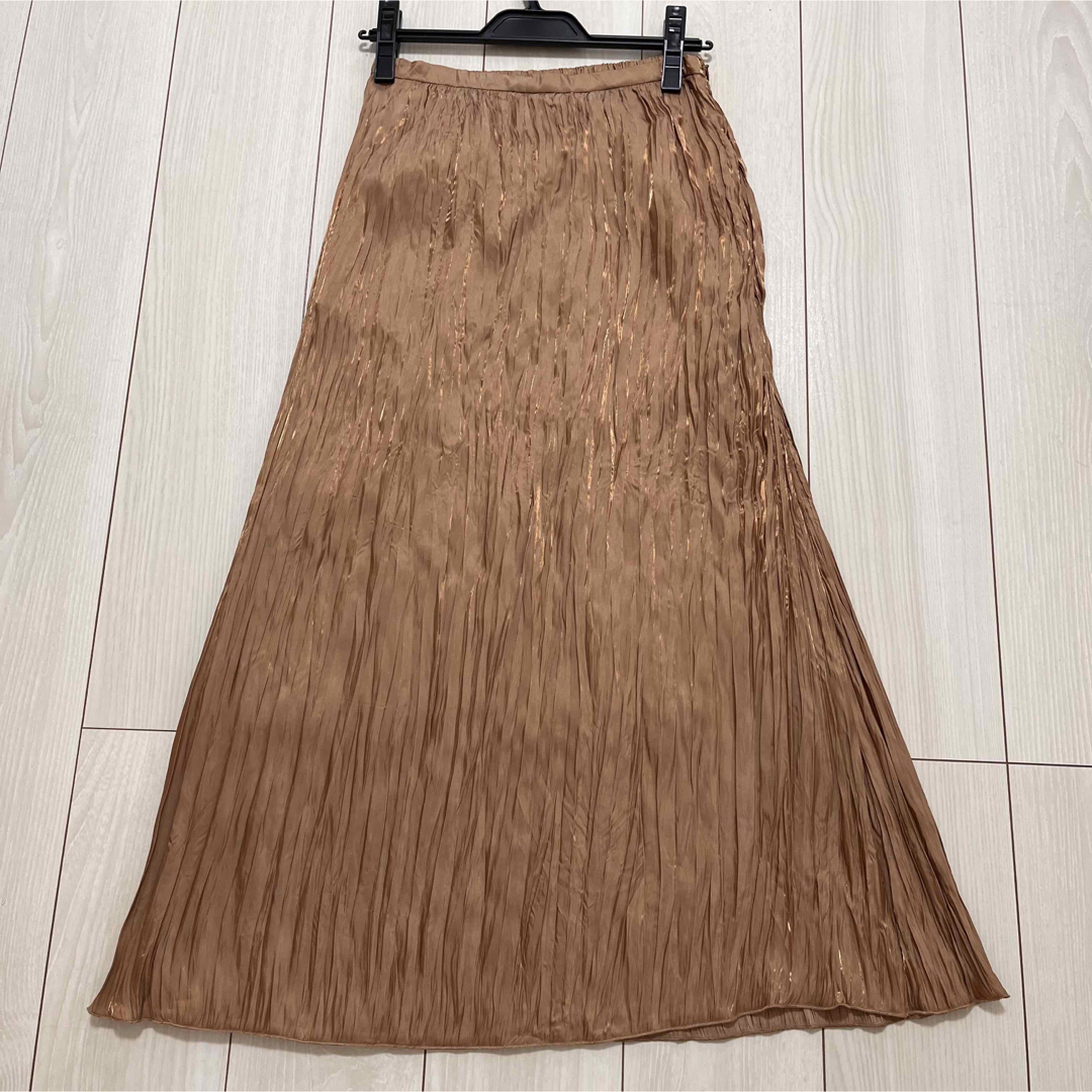 LagunaMoon(ラグナムーン)のLAGUNAMOON  新品　プリーツ　ロングスカート　ベージュ　定価15400 レディースのスカート(ロングスカート)の商品写真