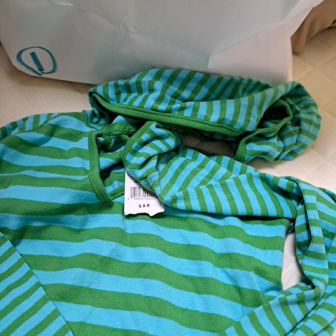 babyGAP(ベビーギャップ)のGAPパーカーカットソー、新品サイズ110 キッズ/ベビー/マタニティのキッズ服女の子用(90cm~)(Tシャツ/カットソー)の商品写真