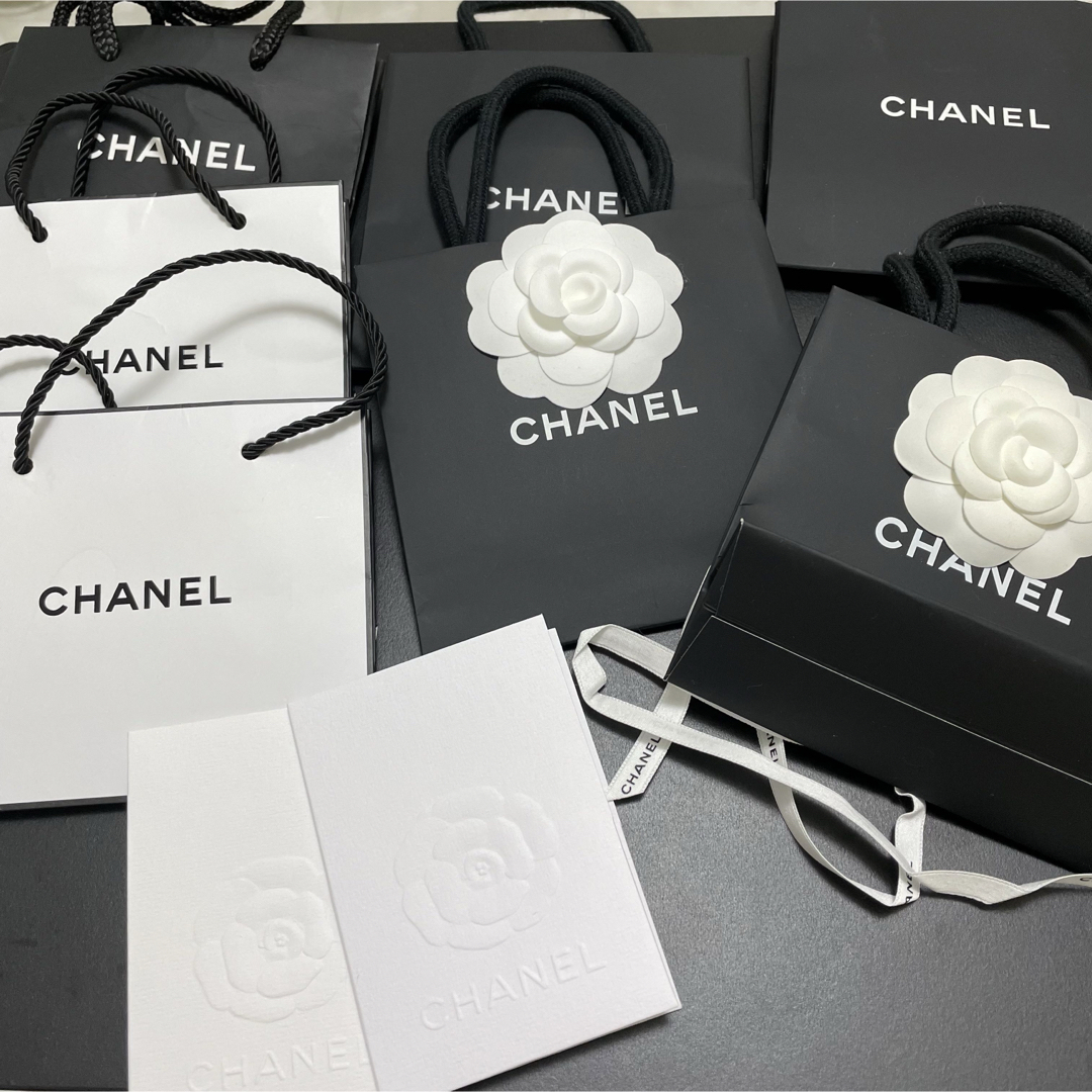 CHANEL(シャネル)のまとめ売り CHANEL ショッパー 紙袋  7点 レディースのバッグ(ショップ袋)の商品写真