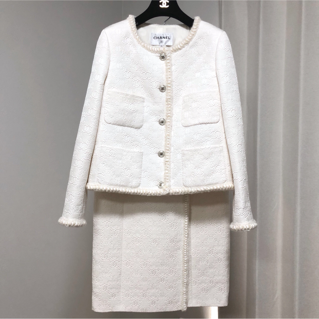 CHANEL(シャネル)のCHANEL ココマーク ジャガード織 セットアップ 入手困難品 36 レディースのフォーマル/ドレス(スーツ)の商品写真