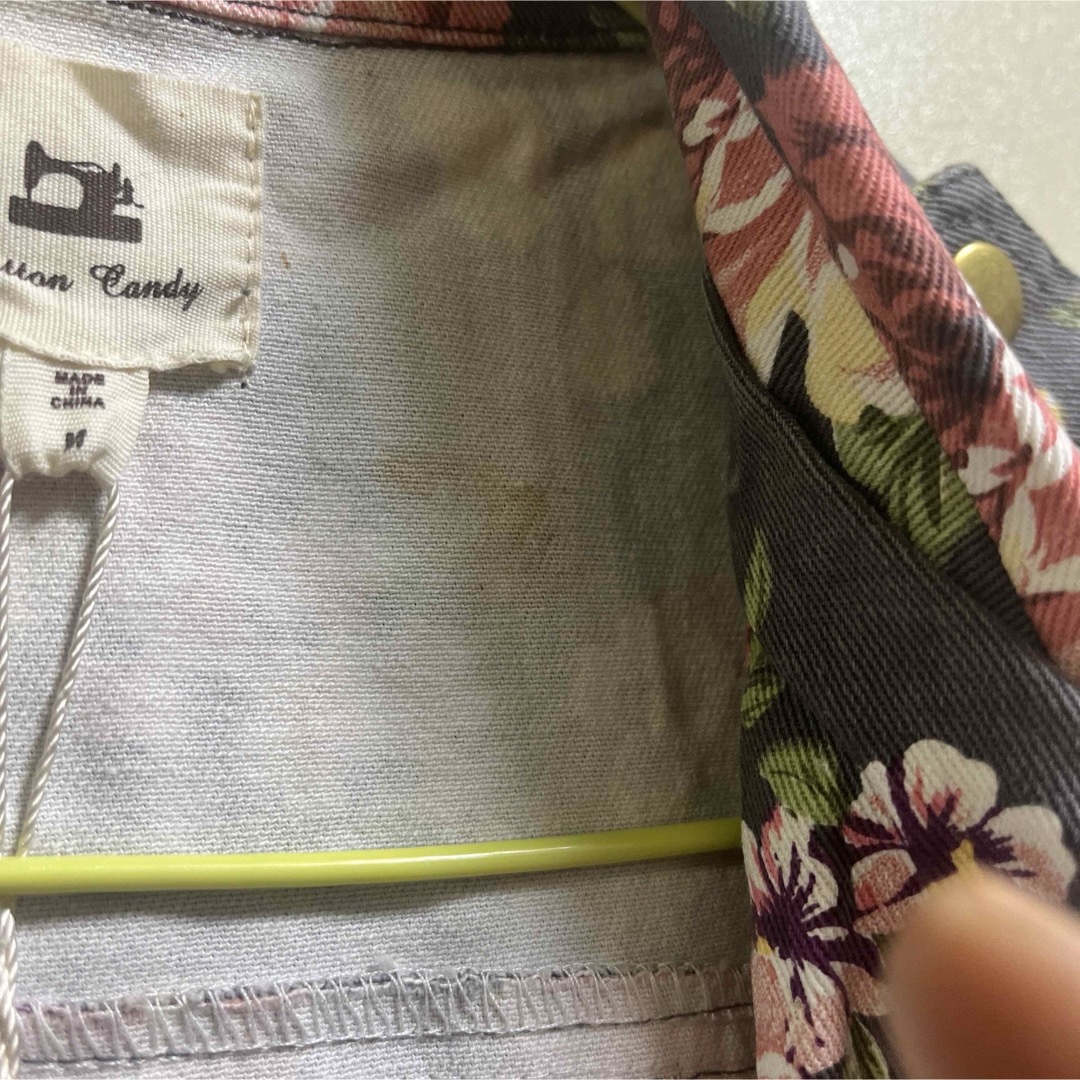 花柄ライダースベスト　チャコール　Mサイズ レディースのジャケット/アウター(ライダースジャケット)の商品写真