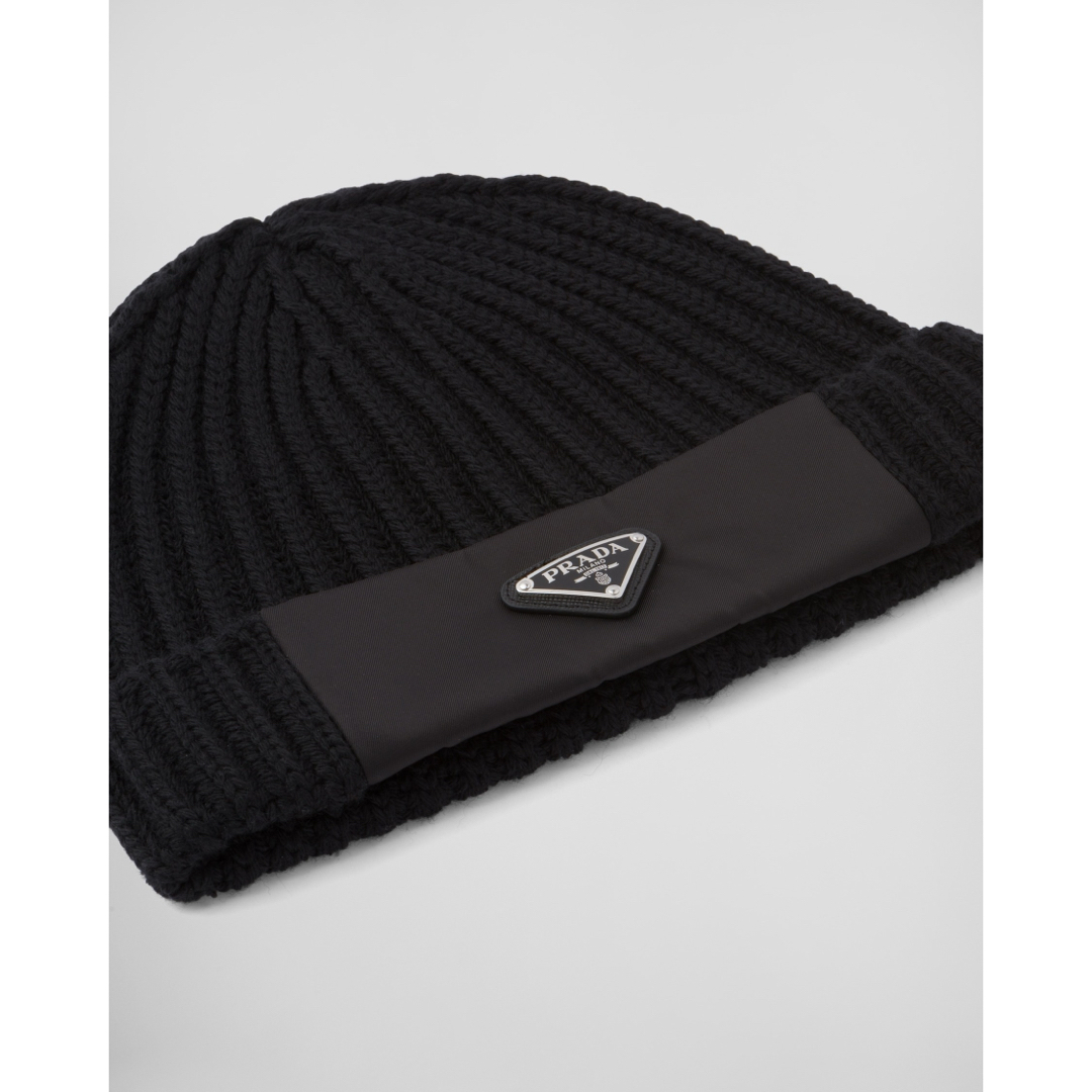 PRADA(プラダ)のPRADA Re-Nylon ギャバジンxウール キャップ ビーニー L メンズの帽子(ニット帽/ビーニー)の商品写真