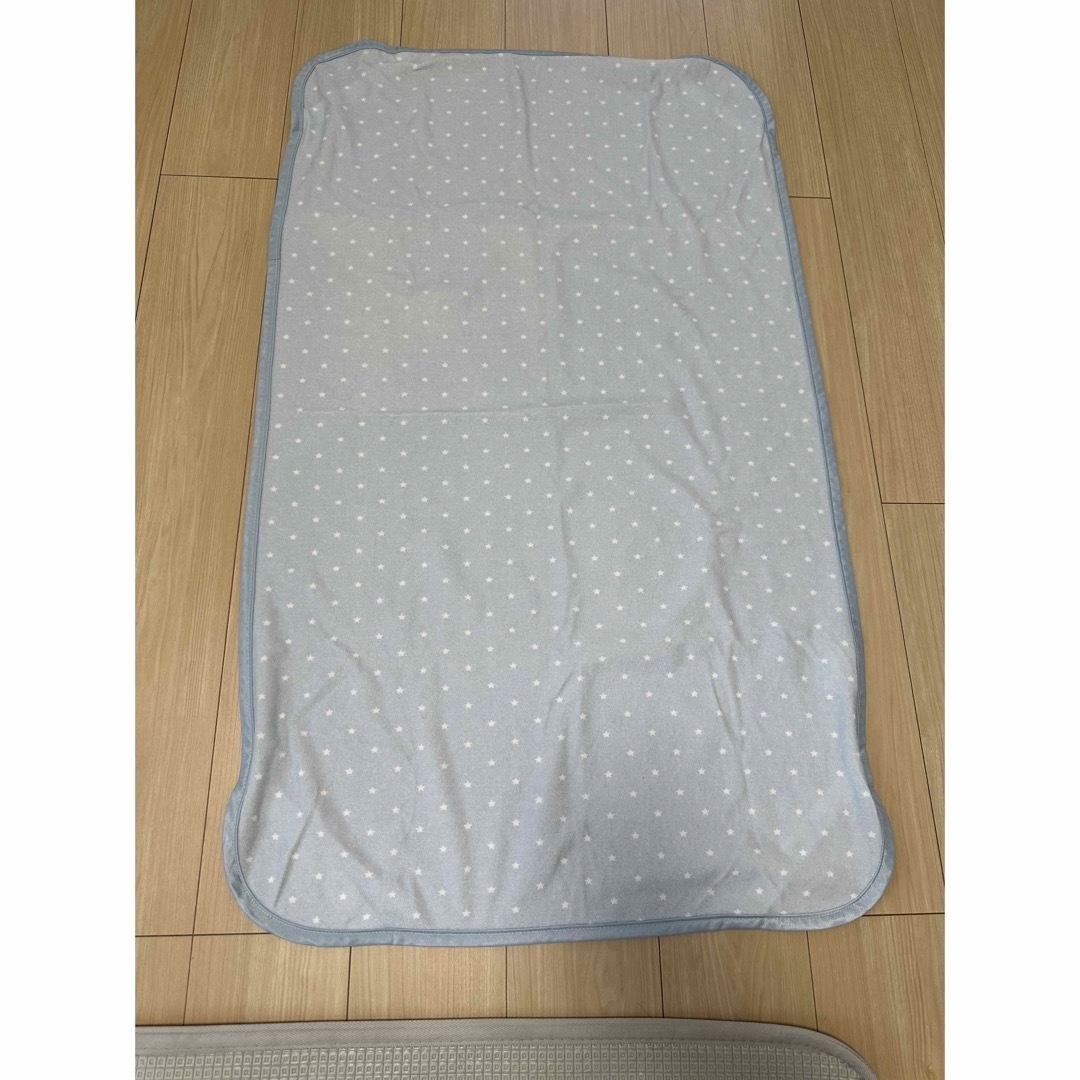 ニトリ(ニトリ)のあむ様専用 ニトリ 防水シーツ 2点 キッズ/ベビー/マタニティの寝具/家具(シーツ/カバー)の商品写真