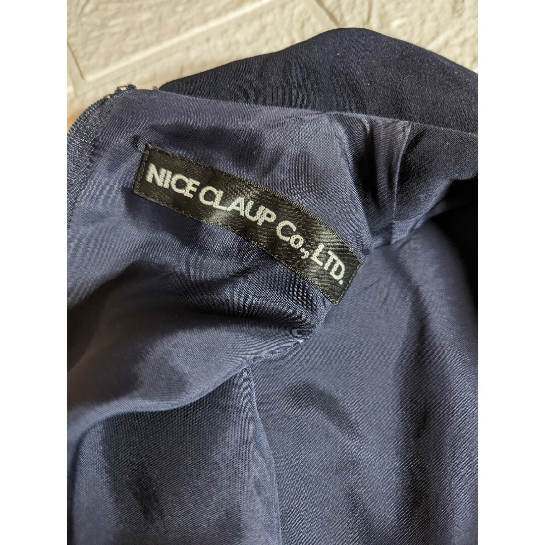 NICE CLAUP(ナイスクラップ)の匿名配送＊ナイスクラップ☆Aラインレディースフォーマルワンピース（紺色） レディースのフォーマル/ドレス(礼服/喪服)の商品写真