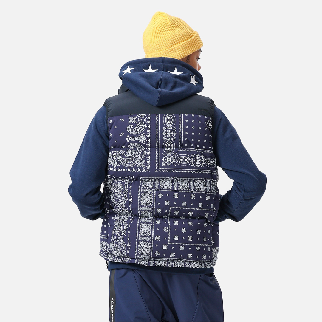 F.C.R.B.(エフシーアールビー)のFCRB DOWN VEST ダウンベスト バンダナ メンズのジャケット/アウター(ダウンベスト)の商品写真