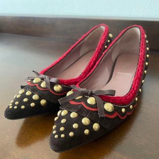 ミュウミュウ(miumiu)の美品　MiuMiu スエード　スタッズパンプス　37(24cm相当)(ハイヒール/パンプス)