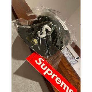 シュプリーム(Supreme)のsupreme Sロゴ　新作　ブラック　新品(キャップ)