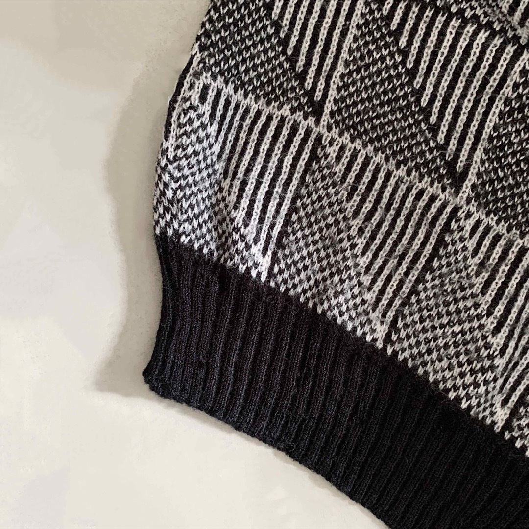 古着 Geometric Pattern Sweater / モノトーン ニット レディースのトップス(ニット/セーター)の商品写真