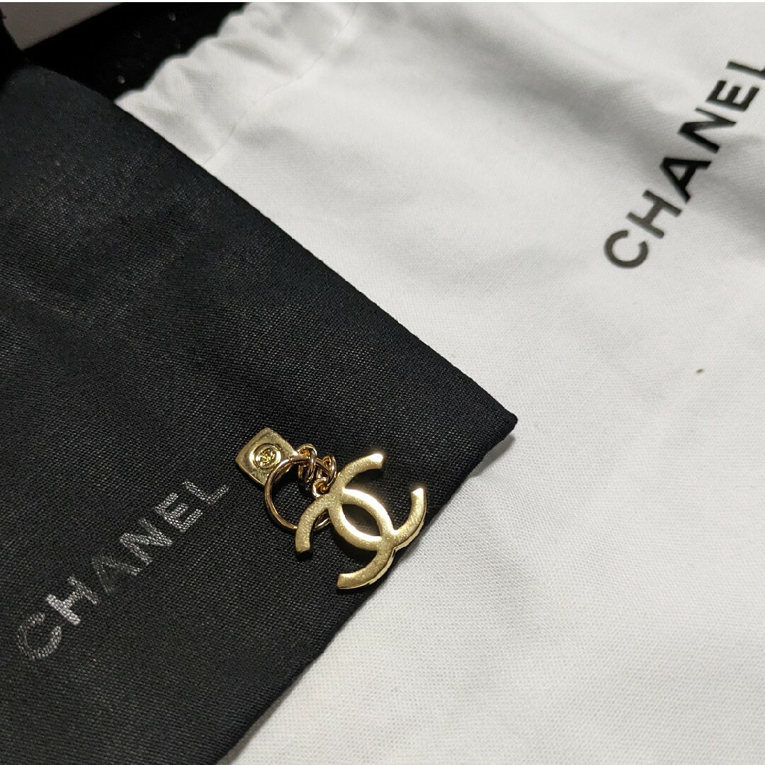 CHANEL(シャネル)のCHANELココマークチャームノベルティ巾着まとめ売り エンタメ/ホビーのコレクション(ノベルティグッズ)の商品写真