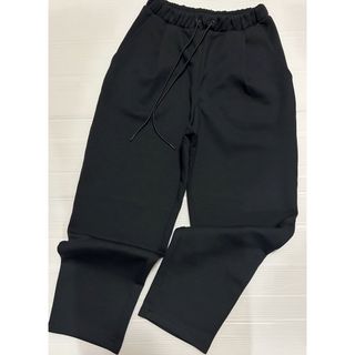 ユニクロ(UNIQLO)のUNIQLO ドライスウェットタックテーパードパンツ S ブラック(カジュアルパンツ)