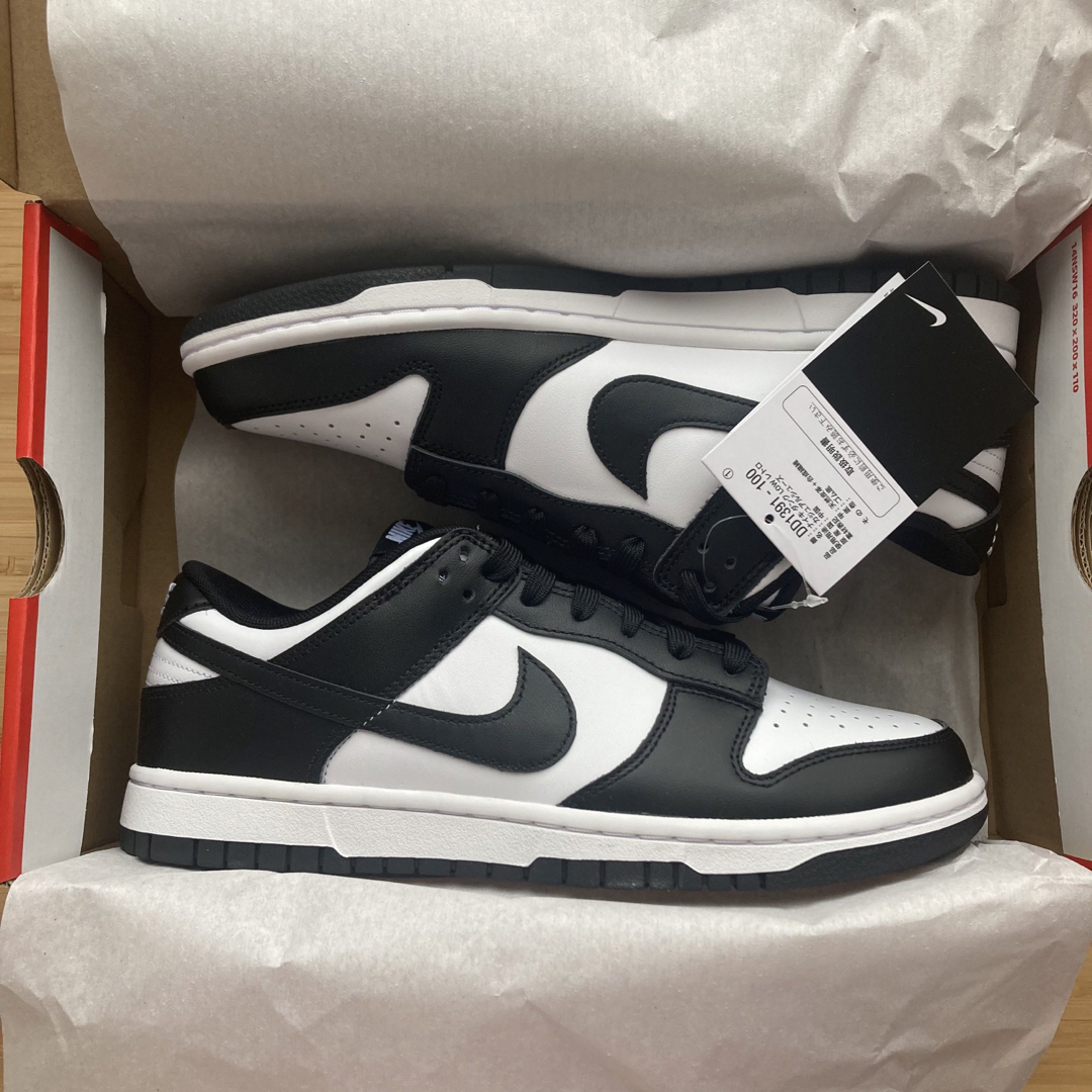 NIKE(ナイキ)の新品 NIKE DUNK LOW 白黒 パンダ 26.5cm ブラック ホワイト メンズの靴/シューズ(スニーカー)の商品写真