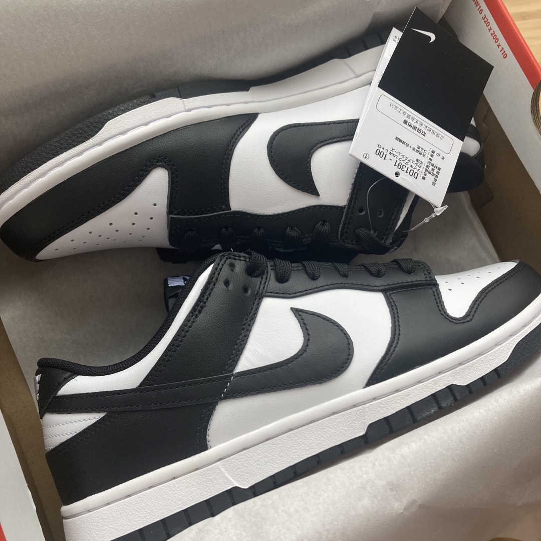 NIKE(ナイキ)の新品 NIKE DUNK LOW 白黒 パンダ 26.5cm ブラック ホワイト メンズの靴/シューズ(スニーカー)の商品写真