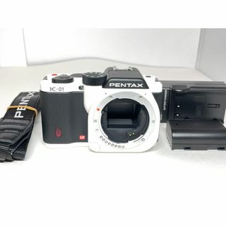 ペンタックス(PENTAX)の僅か 3696ショット ペンタックス K-01 ボディ ホワイト×ブラック(デジタル一眼)