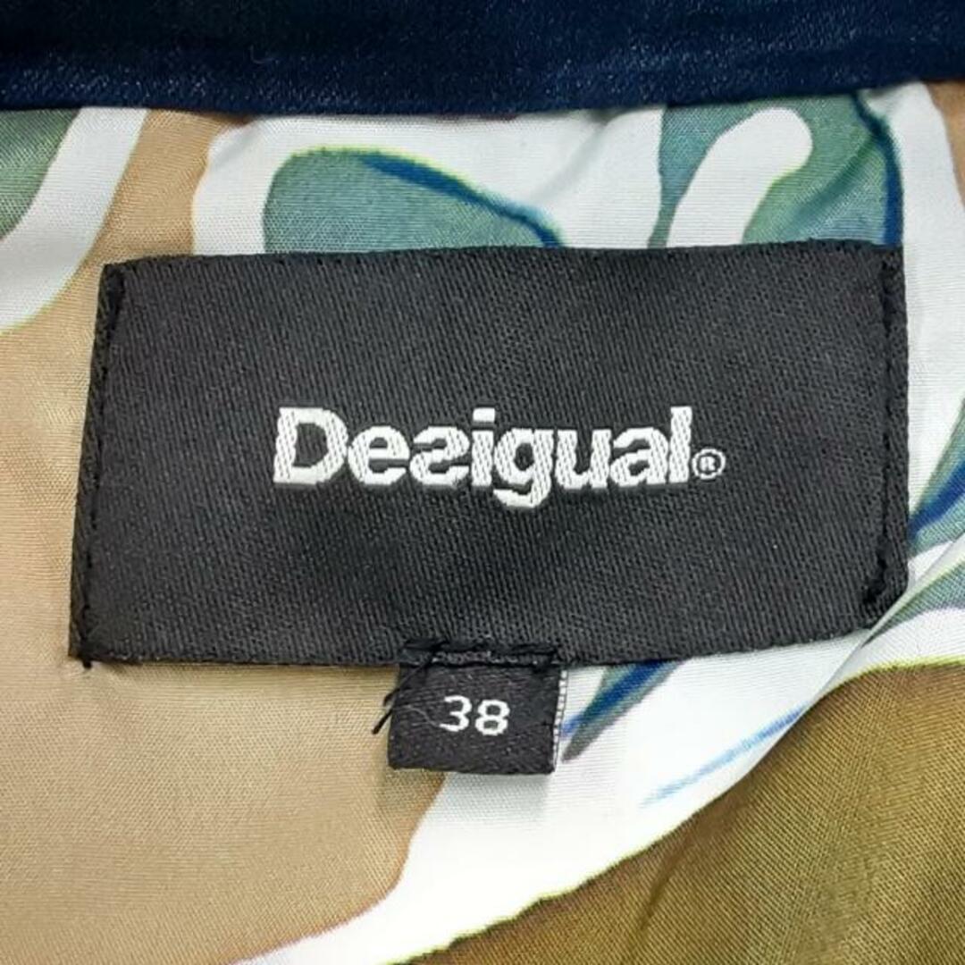 DESIGUAL(デシグアル)のDesigual(デシグアル) ブルゾン サイズ38 L レディース - ネイビー×ゴールド 長袖/デニム/刺繍/中綿/秋/冬 レディースのジャケット/アウター(ブルゾン)の商品写真