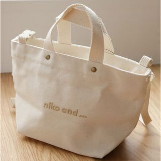 ニコアンド(niko and...)のNiko and…オリジナルニコロゴ刺繍ショルダーバッグ オフホワイト新品タグ付(ショルダーバッグ)