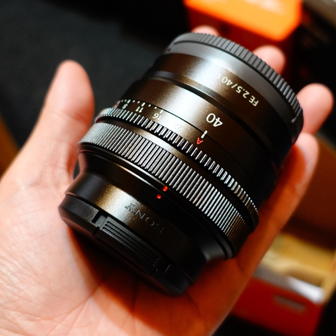 SONY(ソニー)のSEL40F25G SONY純正レンズ FE40mm F2.5G スマホ/家電/カメラのカメラ(レンズ(単焦点))の商品写真