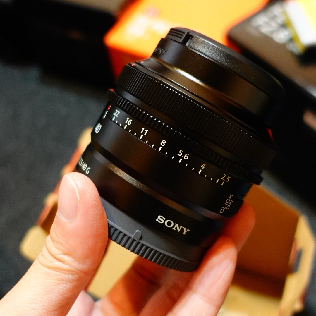 SONY(ソニー)のSEL40F25G SONY純正レンズ FE40mm F2.5G スマホ/家電/カメラのカメラ(レンズ(単焦点))の商品写真