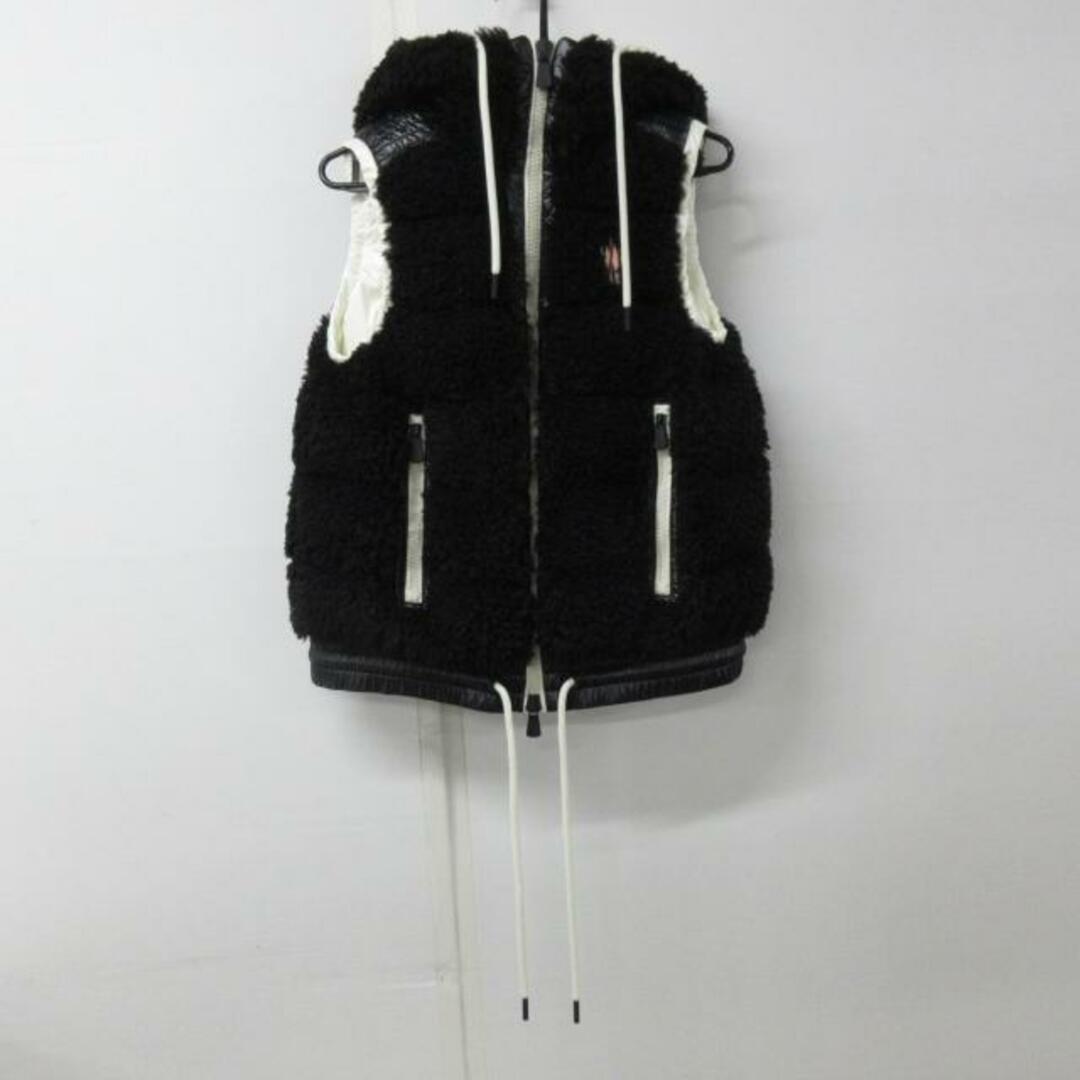 MONCLER(モンクレール)のMONCLER(モンクレール) ダウンベスト サイズXS レディース美品  MAGLIA GILET(マグリアジレ) G20988N 黒×アイボリー フェイクファー/冬/秋 レディースのジャケット/アウター(ダウンベスト)の商品写真