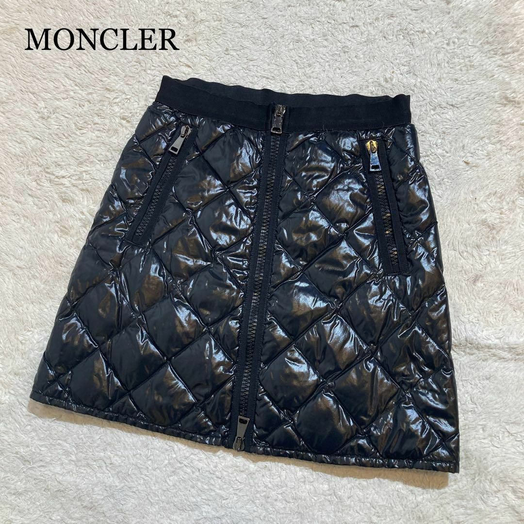 MONCLER(モンクレール)の【超希少】モンクレール ダウン スカート ブラック ミニ丈 ラップスカート 40 レディースのスカート(ミニスカート)の商品写真