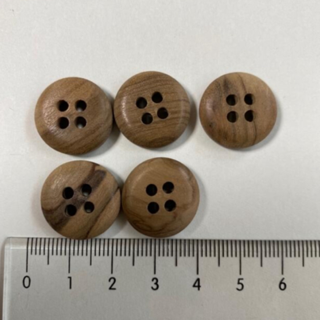 木 木製 ボタン 5個 NO.102 ハンドメイドの素材/材料(各種パーツ)の商品写真