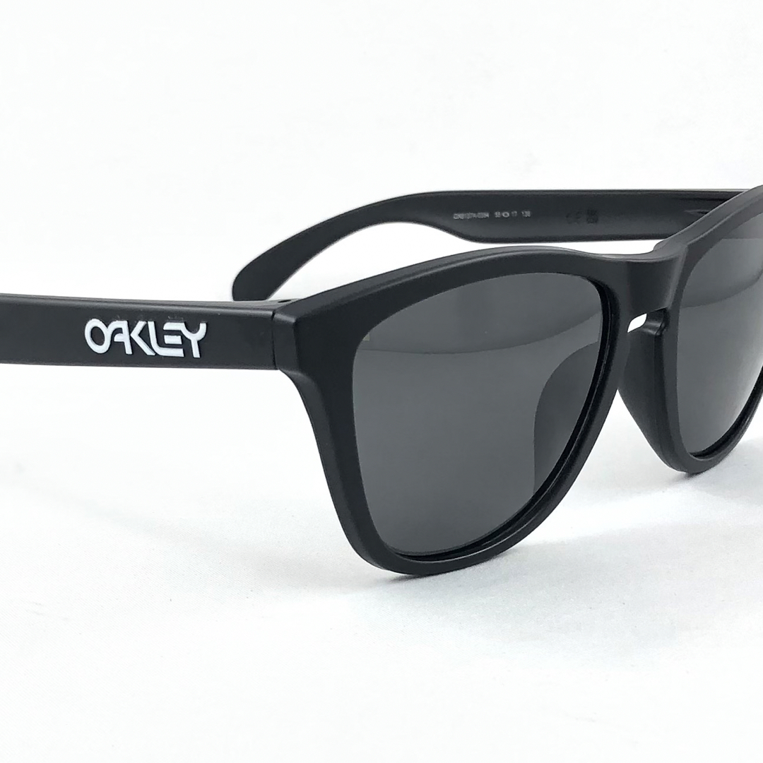 Oakley(オークリー)のオークリーox8137-03偏光ダークグレーサングラスFrogskins メンズのファッション小物(サングラス/メガネ)の商品写真