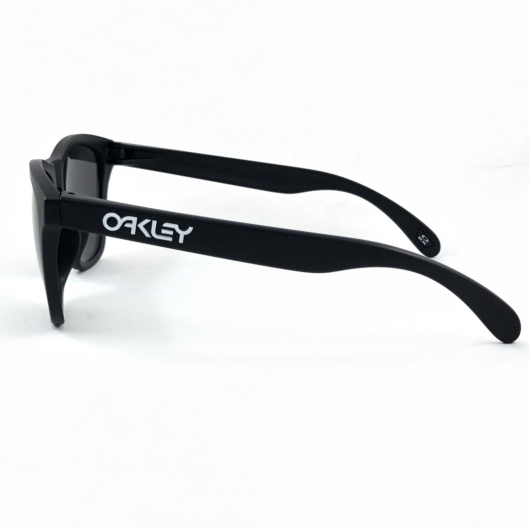 Oakley(オークリー)のオークリーox8137-03偏光ダークグレーサングラスFrogskins メンズのファッション小物(サングラス/メガネ)の商品写真