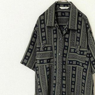 ナチュラルヴィンテージ(natuRAL vintage)のシャツ 半袖 アート 紋様柄 総柄 ブラック バイカラー L(シャツ)