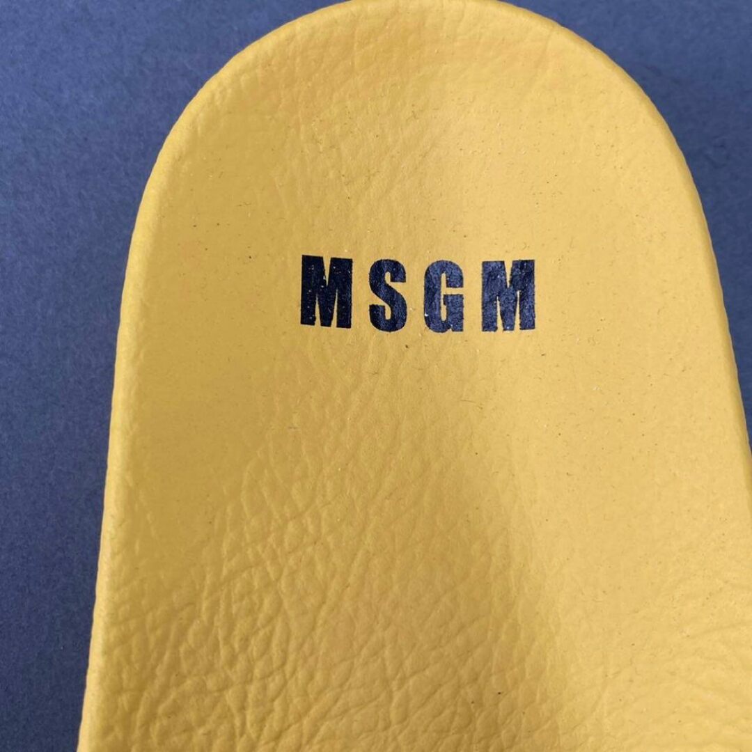 MSGM(エムエスジイエム)の1j14-3 《未使用保管品》 MSGM エムエスジーエム プールサンダル ビーチサンダル シャワー 36 イエロー スリッパ シューズ イタリア製 箱等付属 レディースの靴/シューズ(サンダル)の商品写真