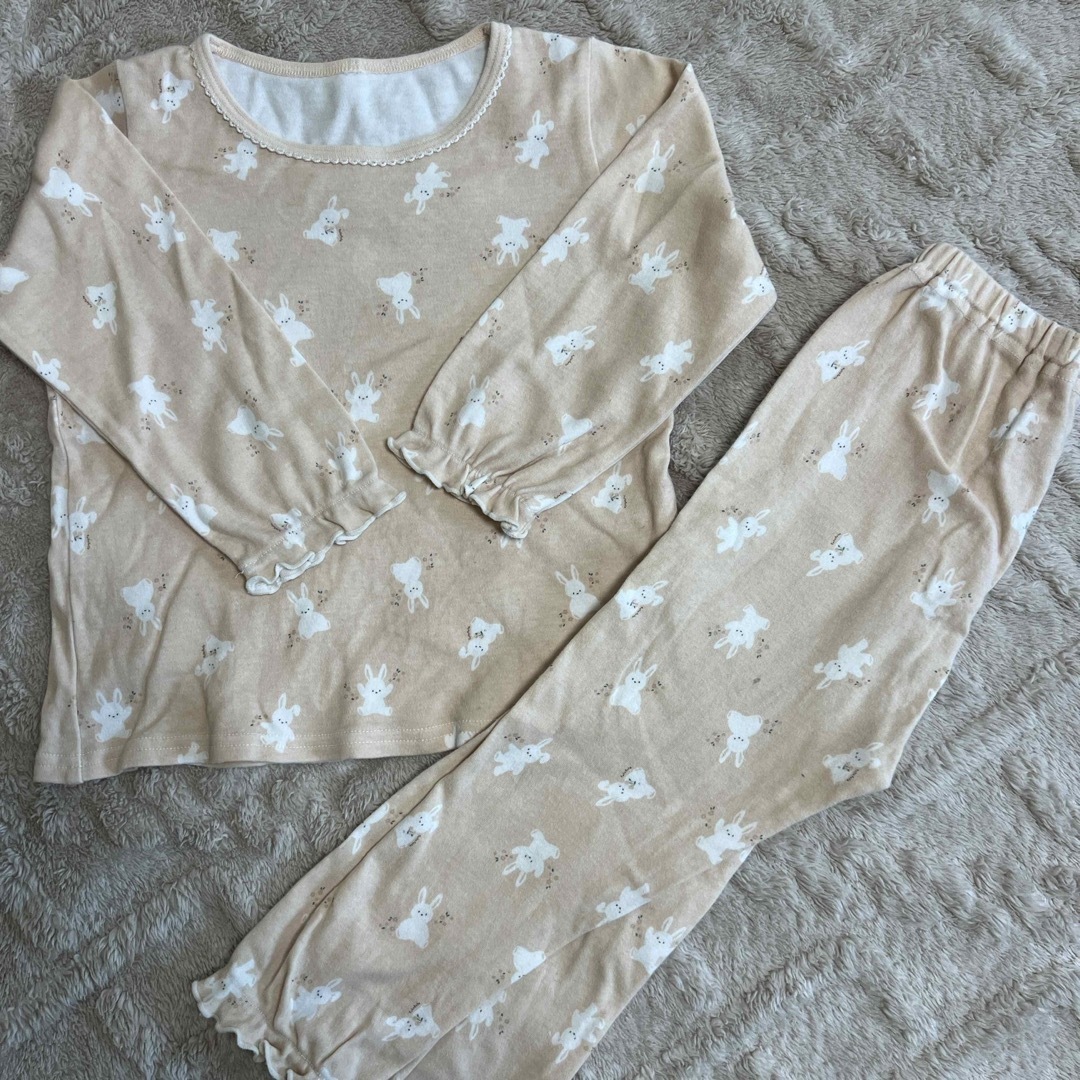 うさぎ柄の長袖パジャマ上下☆100cm キッズ/ベビー/マタニティのキッズ服女の子用(90cm~)(パジャマ)の商品写真