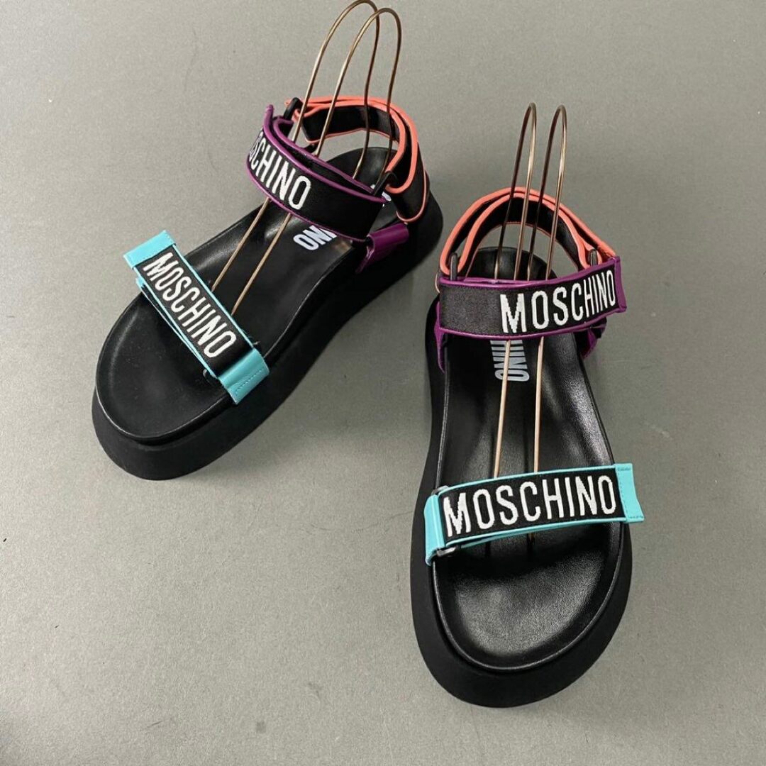 MOSCHINO(モスキーノ)の5f26 《極美品》 MOSCHINO モスキーノ レザー スポーツサンダル 43 ブラック ロゴテープ ベルクロ シューズ マルチ 箱等付属 スペイン製 メンズの靴/シューズ(サンダル)の商品写真