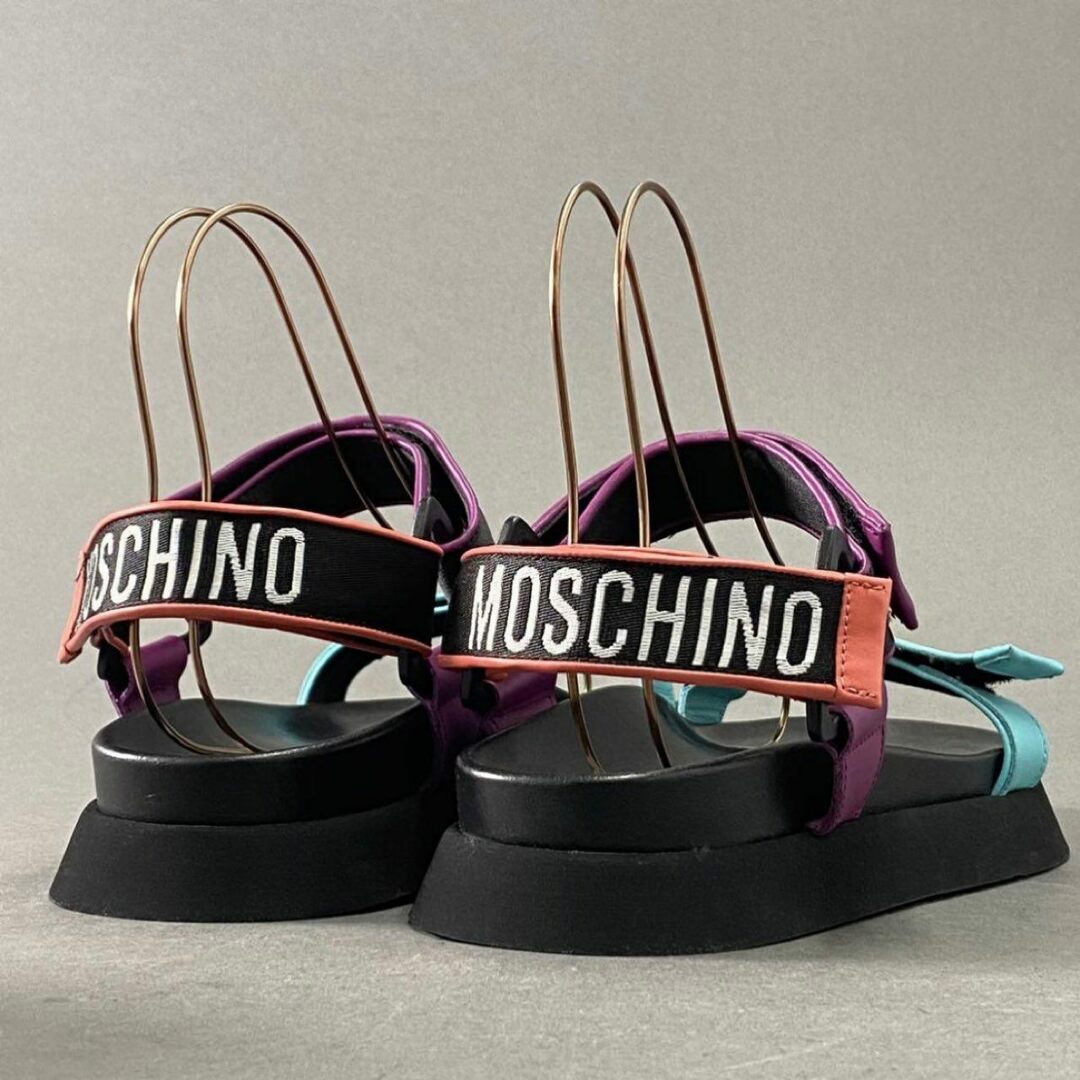 MOSCHINO(モスキーノ)の5f26 《極美品》 MOSCHINO モスキーノ レザー スポーツサンダル 43 ブラック ロゴテープ ベルクロ シューズ マルチ 箱等付属 スペイン製 メンズの靴/シューズ(サンダル)の商品写真