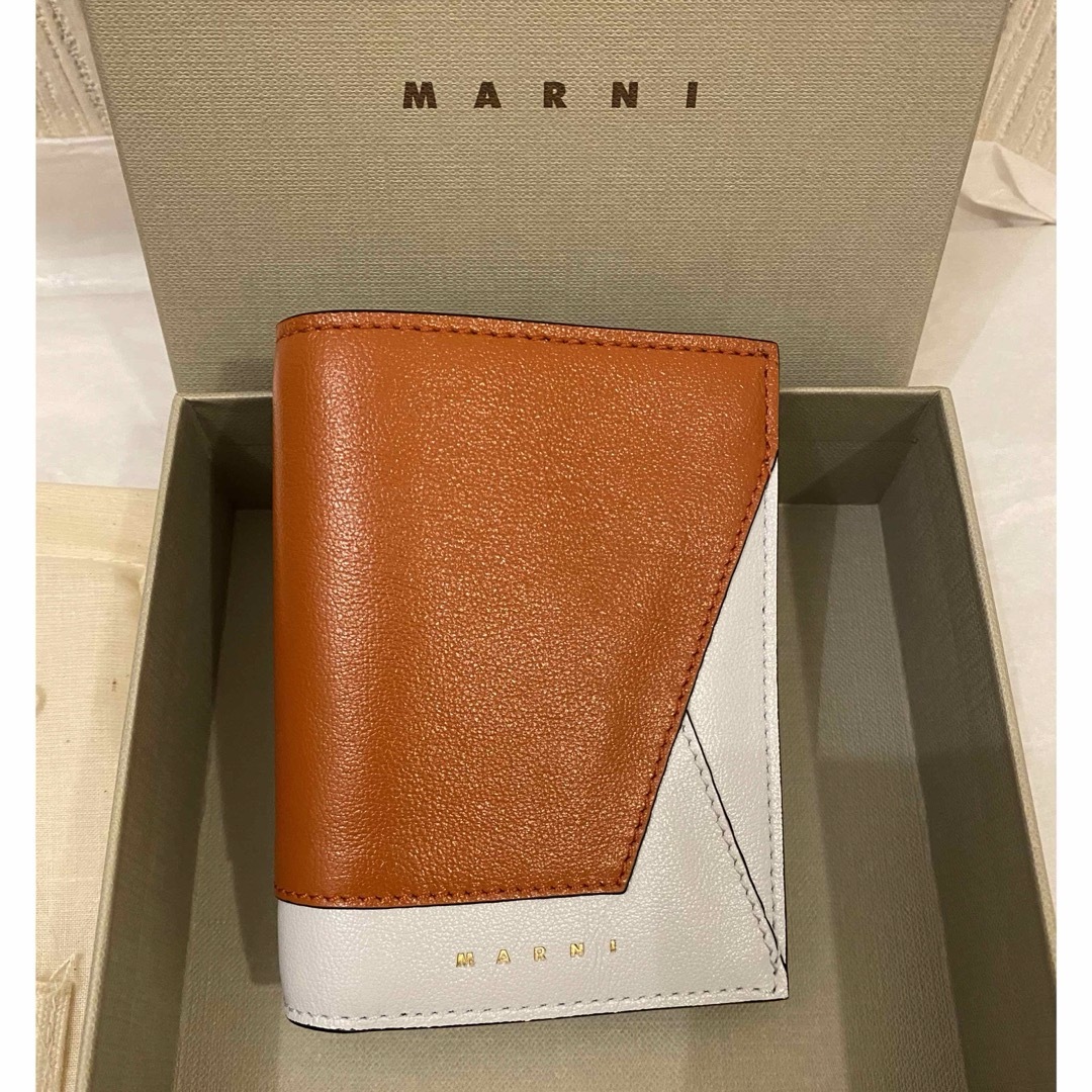 Marni(マルニ)のマルニ MARNI  二つ折り財布　バイフォールドウォレット　ブラウン　ホワイト レディースのファッション小物(財布)の商品写真