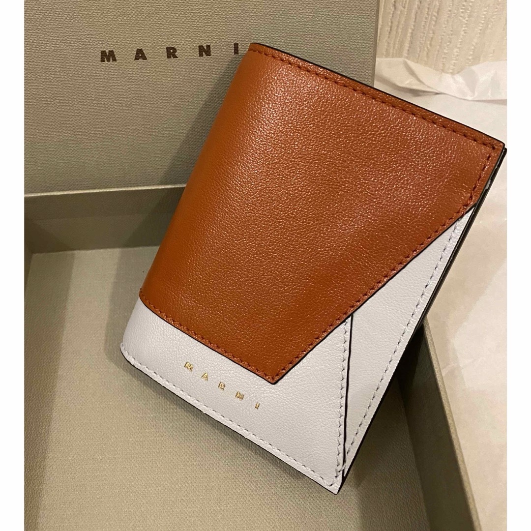 Marni(マルニ)のマルニ MARNI  二つ折り財布　バイフォールドウォレット　ブラウン　ホワイト レディースのファッション小物(財布)の商品写真